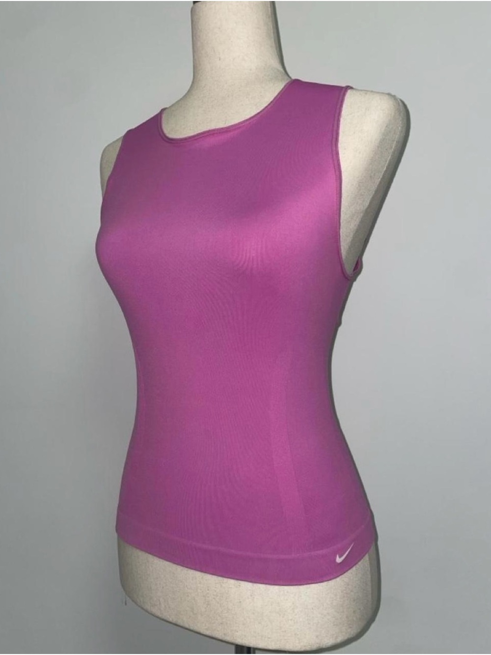 Gorgeous bright magenta/purple/pinkish Nike Dri-FIT seamless tank